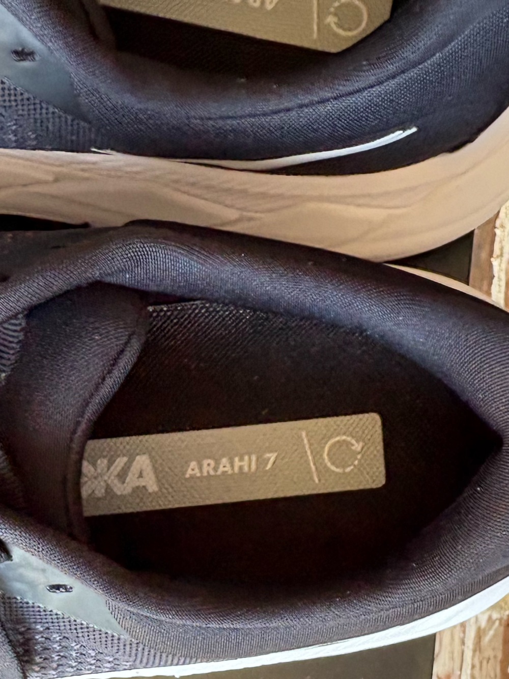Hoka Arahi 7 Running Shoes Black White Sneakers Size 9 2E (Wide) - Picture 7 of 14